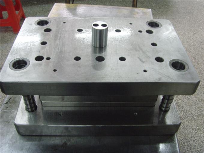 精密Progresiveの金属の形成ダイスのステンレス鋼の物質的な台所ハードウェア 0