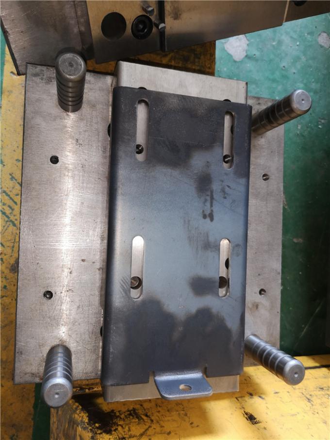 鋼板の金属の押すことをめっきする2mmの厚い電流を通された亜鉛を押す注文の精密金属 3