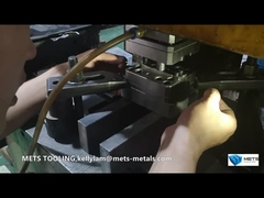 1 キャビティプログレッシブダイスタンピングを備えた薄型精密 Argentum / 銅ヒューズバンド
